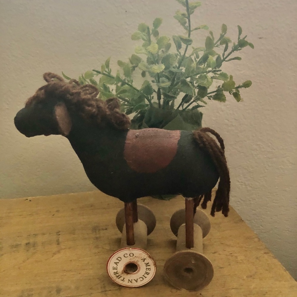 Horse On Spools